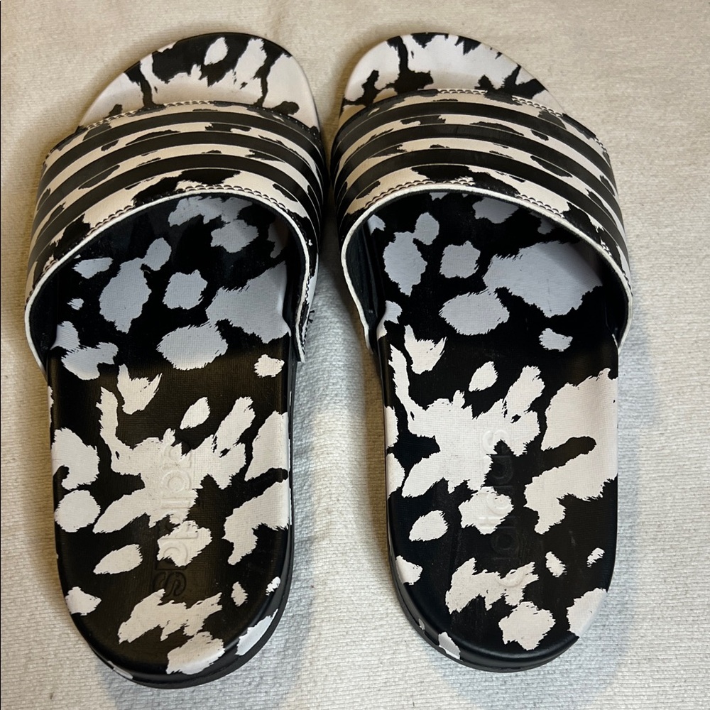 Adidas Black and White Patterned Slides - Picture 3 of 9
